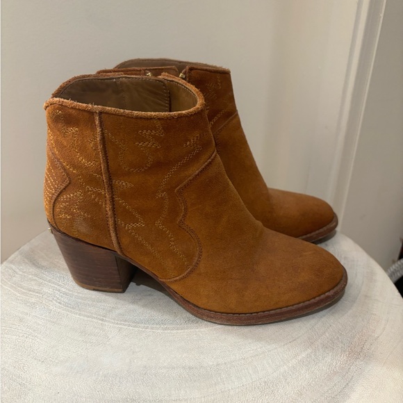 Size 6 western booties - Picture 1 of 7